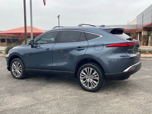 Used 2023 Toyota Venza XLE AWD/4WD image 6