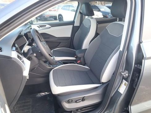 New 2026 Volkswagen Taos SE image 18