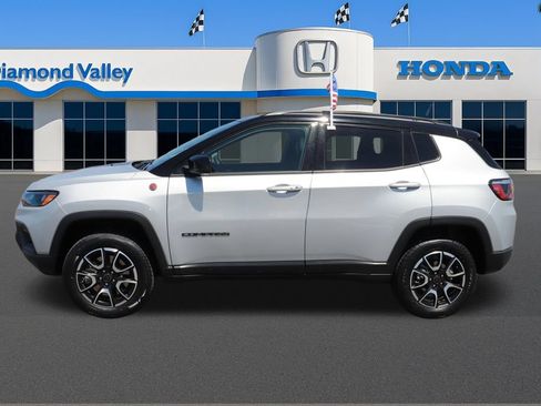 Used 2025 Jeep Compass Trailhawk AWD/4WD image 12
