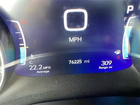 Used 2023 Chrysler Pacifica Limited image 32