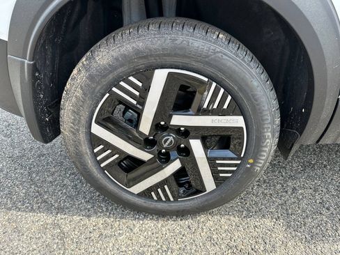 New 2026 Nissan Kicks SV FWD image 12