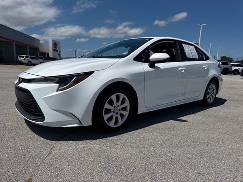 Used 2024 Toyota Corolla LE FWD image 2