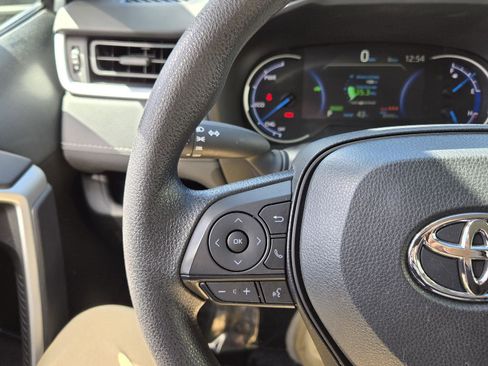 Used 2025 Toyota RAV4 LE image 28