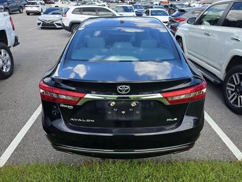 Used 2018 Toyota Avalon XLE FWD image 3