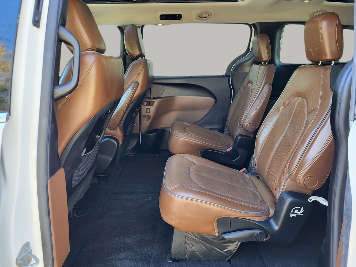 Used 2019 Chrysler Pacifica Limited w/ Advanced Safetytec Group FWD image 16