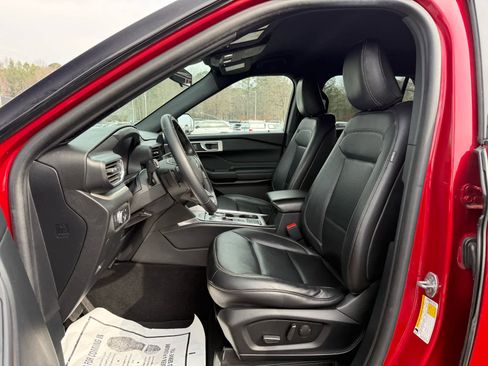 Used 2020 Ford Explorer XLT w/ Equipment Group 202A image 13
