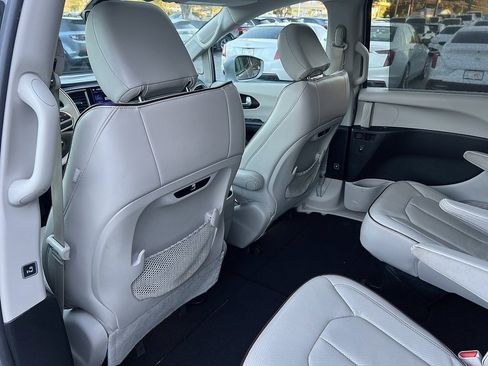 Used 2017 Chrysler Pacifica Limited w/ Tire & Wheel Group image 25