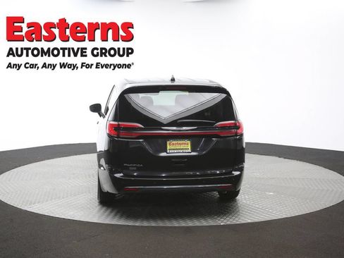 Used 2023 Chrysler Pacifica Touring-L FWD image 37