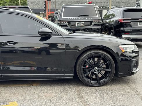 Used 2022 Audi S8 AWD/4WD image 12