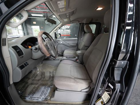 Used 2014 Nissan Frontier S RWD image 9