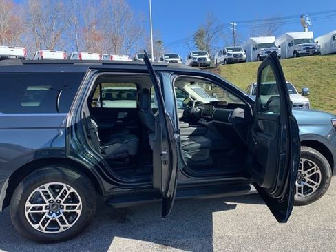 New 2025 Ford Expedition Active image 12