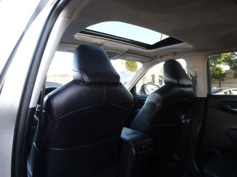 Certified 2022 Toyota Highlander XLE image 21