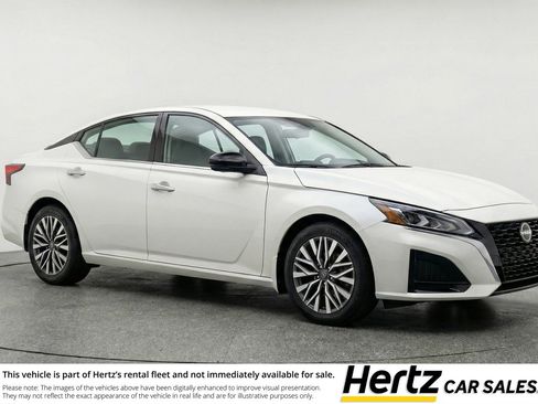 Used 2025 Nissan Altima 2.5 SV image 1