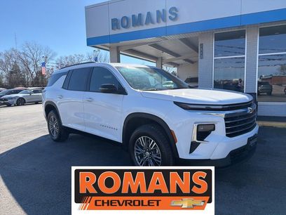 Used 2025 Chevrolet Traverse LT