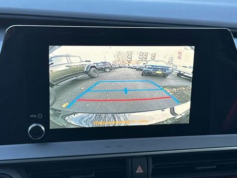 Used 2025 Toyota Prius Plug-In Hybrid image 16