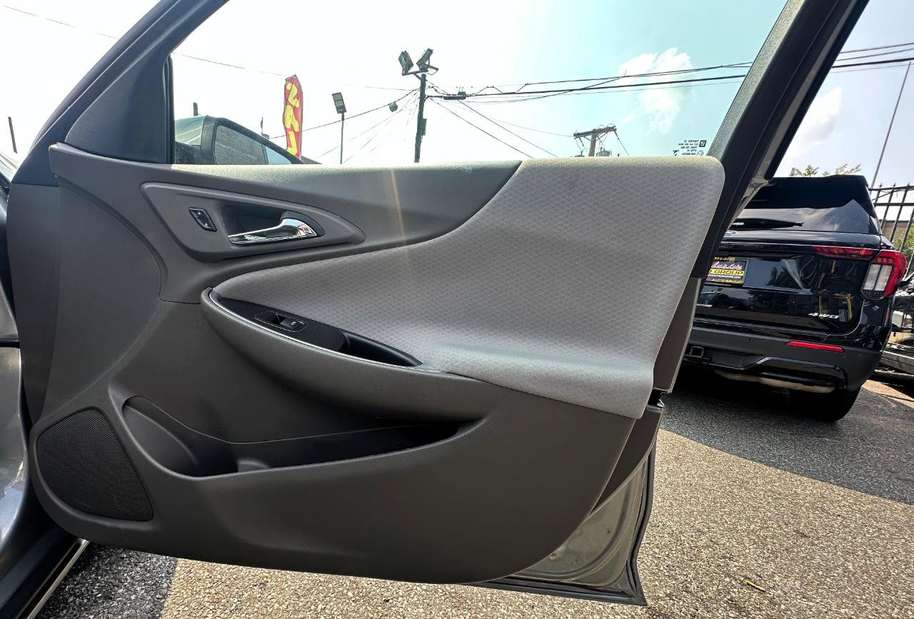 Used 2025 Chevrolet Malibu LT FWD image 19