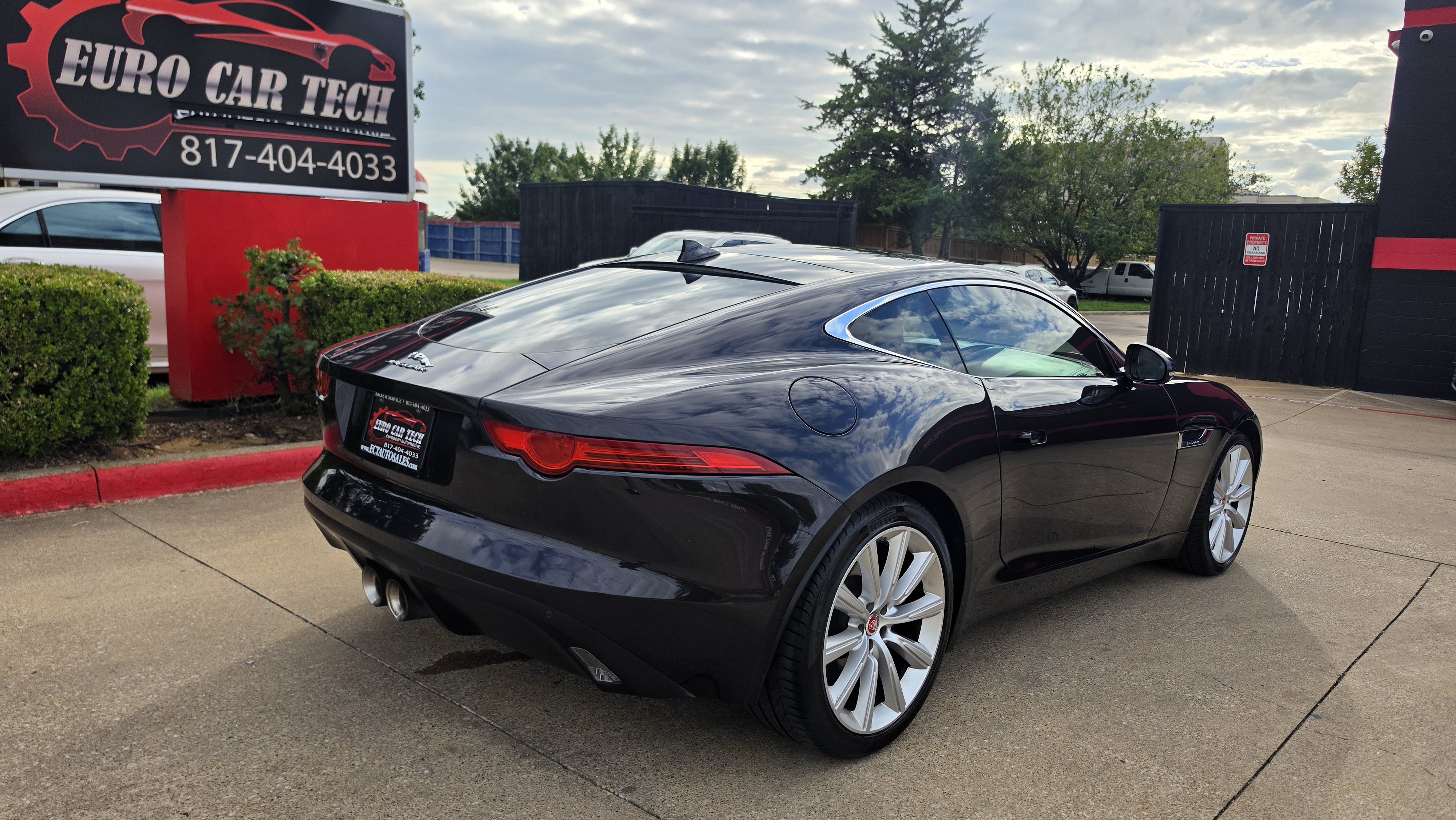 Used 2016 Jaguar F-TYPE Coupe RWD image 8