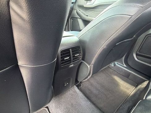 Certified 2022 Ford Escape Titanium FWD image 31