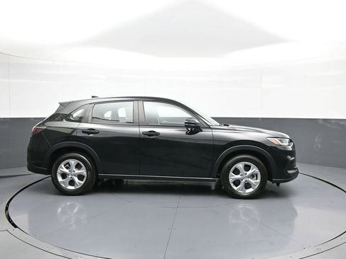 Certified 2023 Honda HR-V LX image 5
