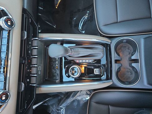 New 2026 GMC Canyon Denali w/ LPO, Denali Black Edition image 26