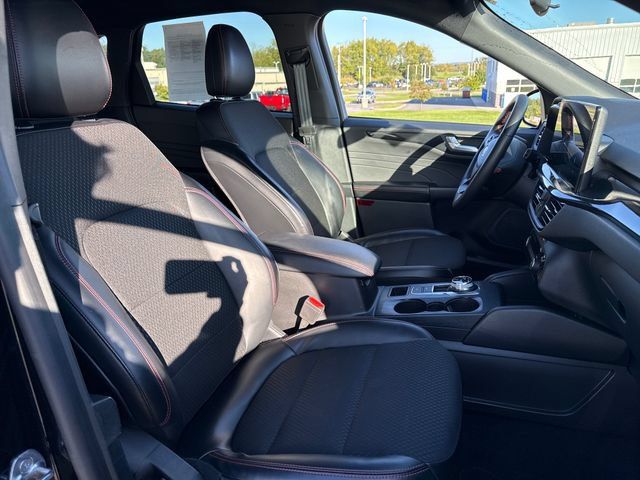Used 2025 Ford Escape ST-Line w/ Tech Pack #1 AWD/4WD image 13