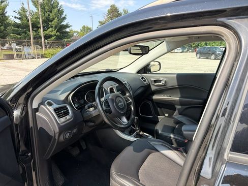 Used 2019 Jeep Compass Latitude w/ Popular Equipment Group AWD/4WD image 10