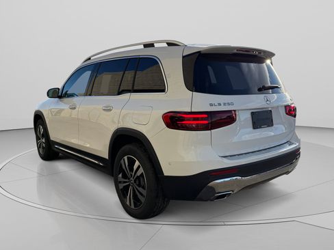 New 2026 Mercedes-Benz GLB 250 4MATIC image 3