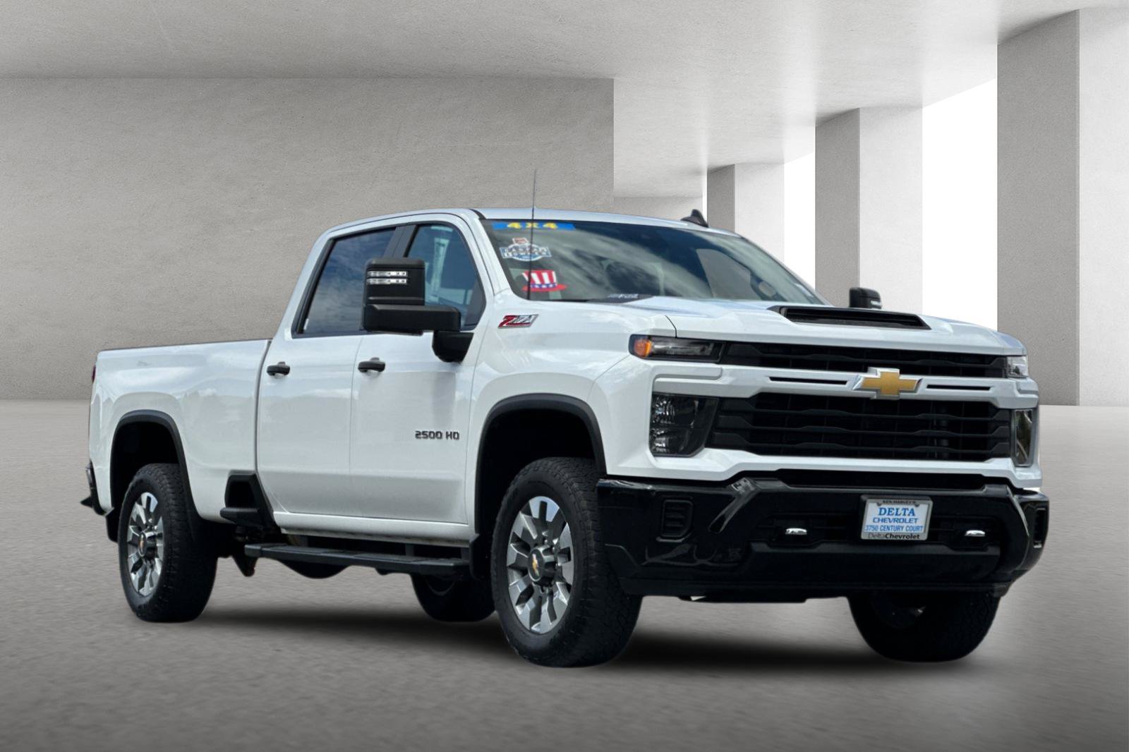 Used 2024 Chevrolet Silverado 2500 Custom w/ Custom Value Package AWD/4WD image 2