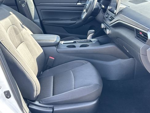 Used 2025 Nissan Altima 2.5 SV image 13