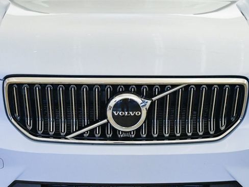 Certified 2025 Volvo XC40 B5 Core image 8