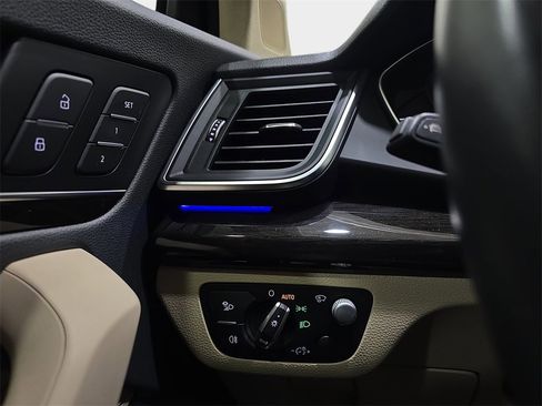 Used 2020 Audi Q5 e Prestige image 29