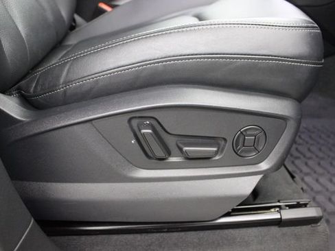 Used 2022 Audi Q8 Premium Plus w/ Premium Plus Package AWD/4WD image 60
