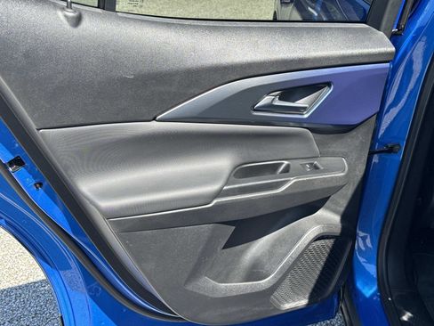 Used 2025 Chevrolet Equinox EV LT w/ Convenience Package image 11