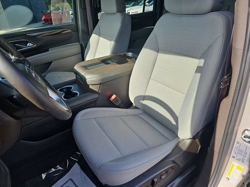 Used 2022 GMC Yukon XL SLE w/ Gmc Pro Safety Plus Package RWD image 20