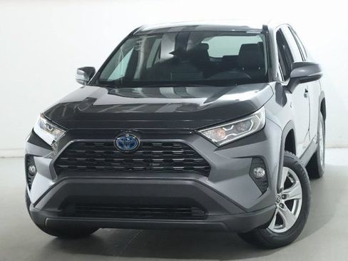 Used 2021 Toyota RAV4 XLE w/ Convenience Package AWD/4WD image 3