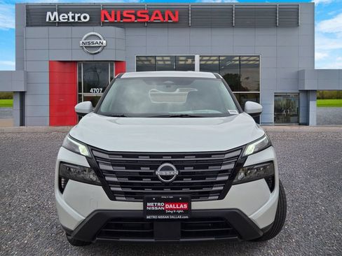 New 2026 Nissan Rogue SV FWD image 2