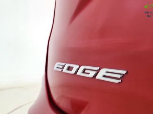 Used 2020 Ford Edge Titanium w/ Equipment Group 301A FWD image 18
