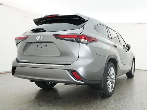 New 2026 Toyota Highlander Platinum image 42