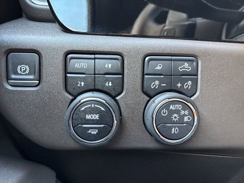 Used 2025 Chevrolet Silverado 1500 LT Trail Boss w/ LT Trail Boss Premium Package image 21