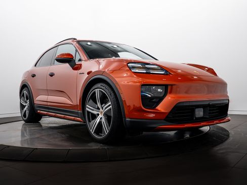 Certified 2025 Porsche Macan Electric RWD image 9
