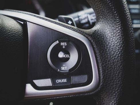 Used 2017 Honda Civic Sport image 8