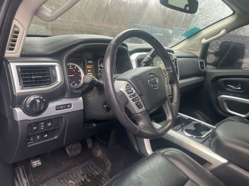 Used 2019 Nissan Titan PRO-4X w/ Pro-4x Convenience Package image 12