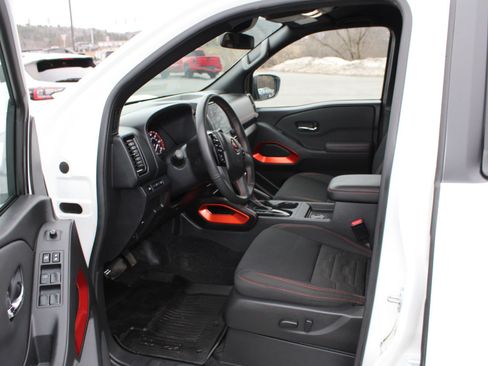 Used 2024 Nissan Frontier PRO-4X w/ Technology Package AWD/4WD image 9