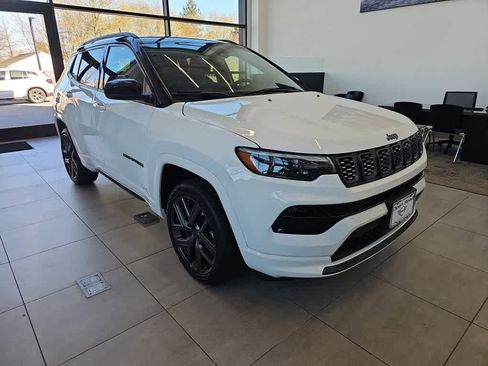Used 2024 Jeep Compass Limited w/ High Altitude Package AWD/4WD image 7