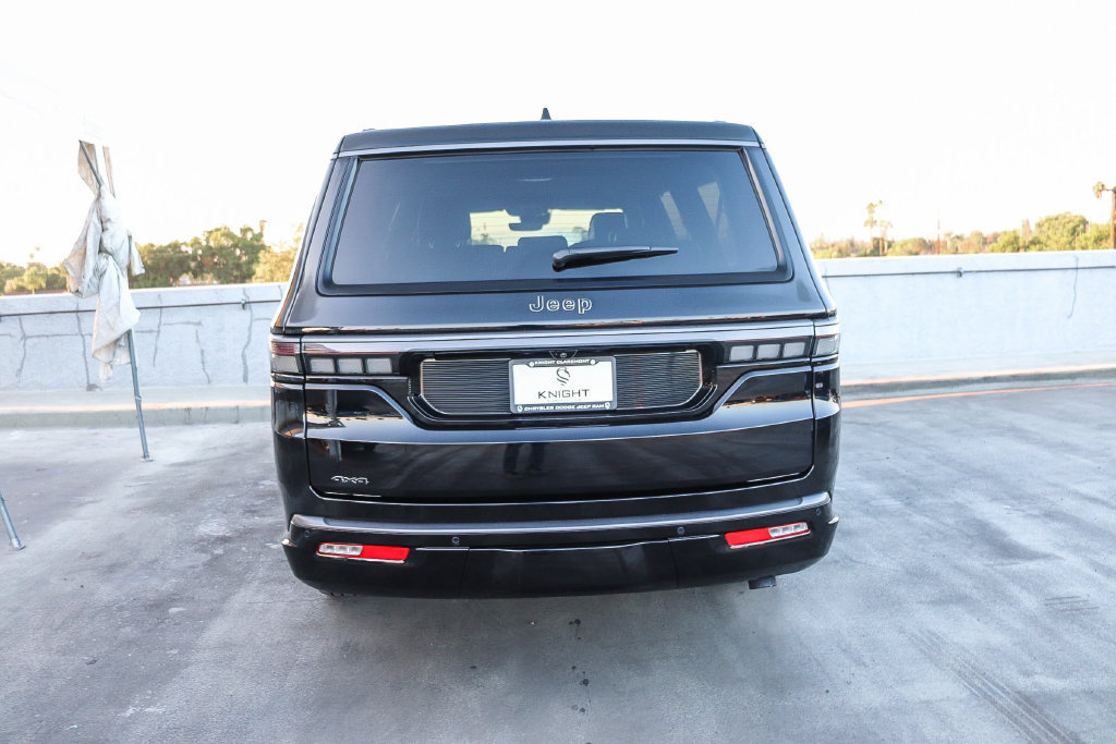 New 2026 Jeep Grand Wagoneer L Summit w/ HD Trailer Tow Package AWD/4WD image 8