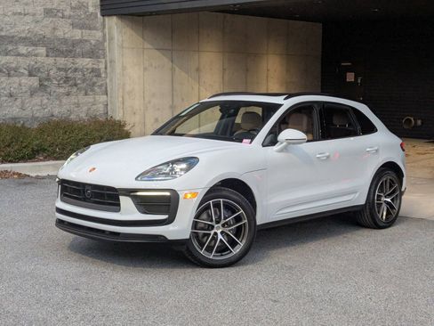 Used 2026 Porsche Macan AWD/4WD image 1
