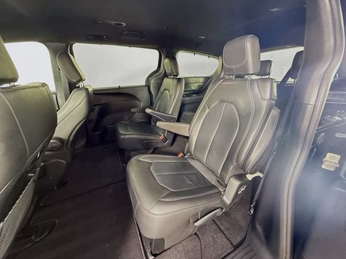 Used 2020 Chrysler Pacifica Touring-L w/ Advanced Safetytec Group AWD/4WD image 24
