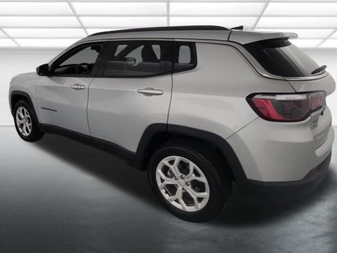 Used 2024 Jeep Compass Latitude AWD/4WD image 6