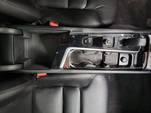 Used 2023 Volvo XC60 B5 Plus image 29