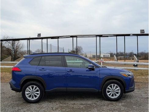 Used 2024 Toyota Corolla Cross LE image 8